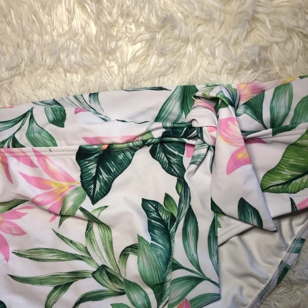 VENUS Tropical Leaf Print Women's Bathing suit bottoms size 20 NWOT